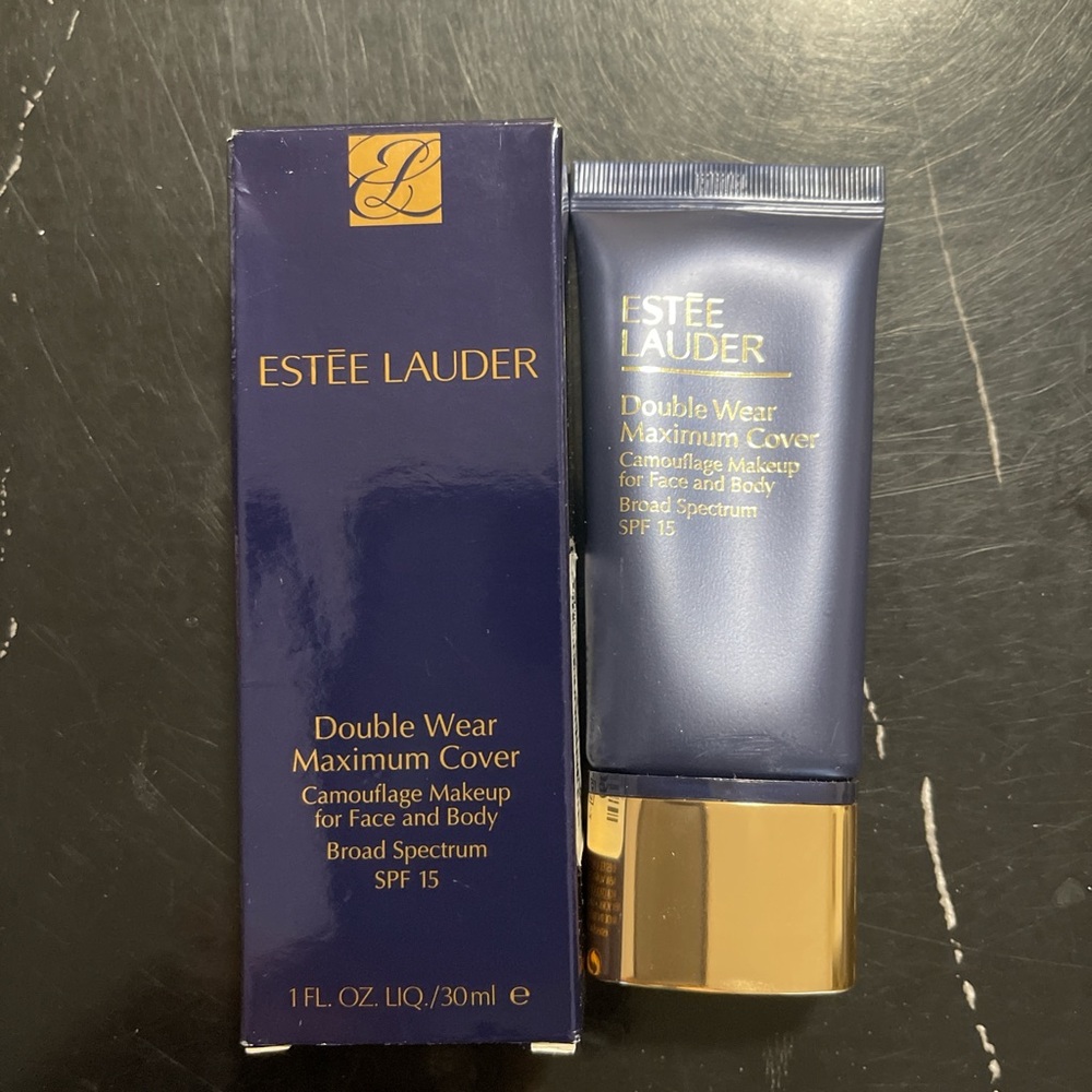 Estee Lauder Double Wear Maximum Cover in the shade 3W2 CASHEW.
